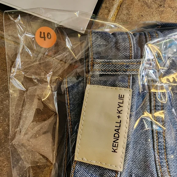 Kendall + Kylie Shorts 7/28 The Icon Short Distressed Cut Off Denim Blue Size 28 - Picture 9 of 9